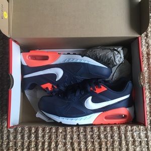 Women’s Nike air max ivo size 8, NWT